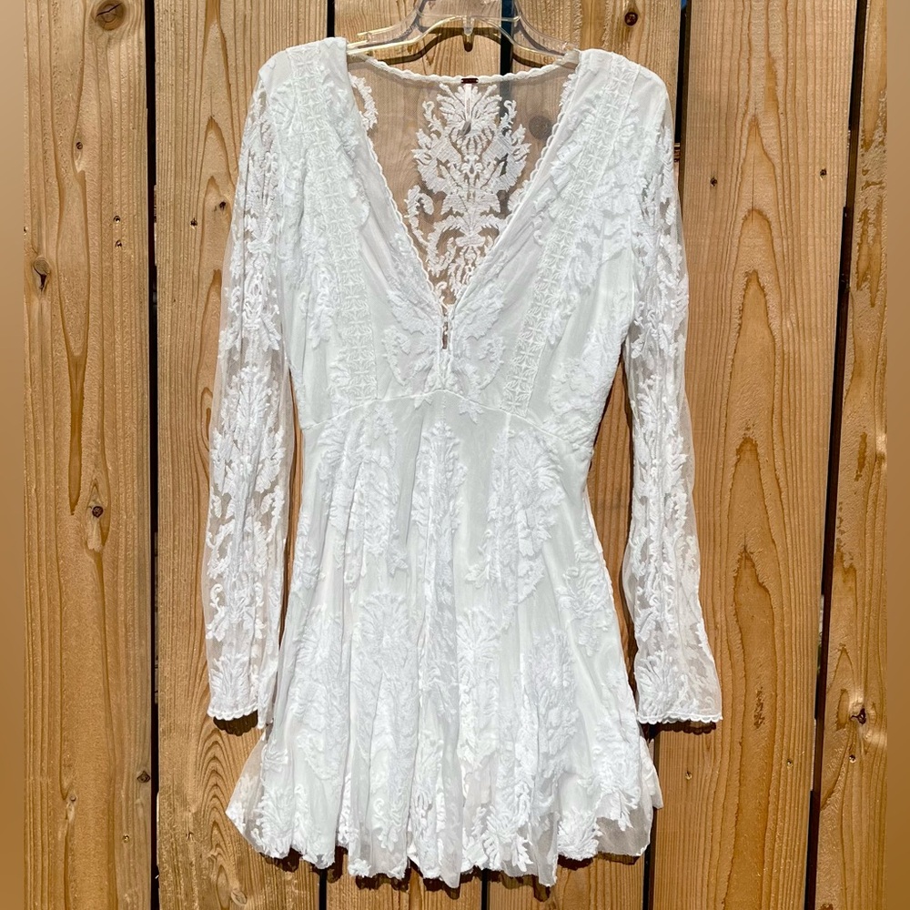 Free People White Lace Mini-Dress Long Bell Sleeves Flowy Boho Cottage Size 10